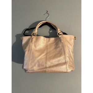 G.I.L.I (get it love it) shimmering silver leather tote bag with snap closure